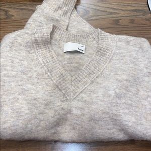 V-neck semi cropped wool sweater